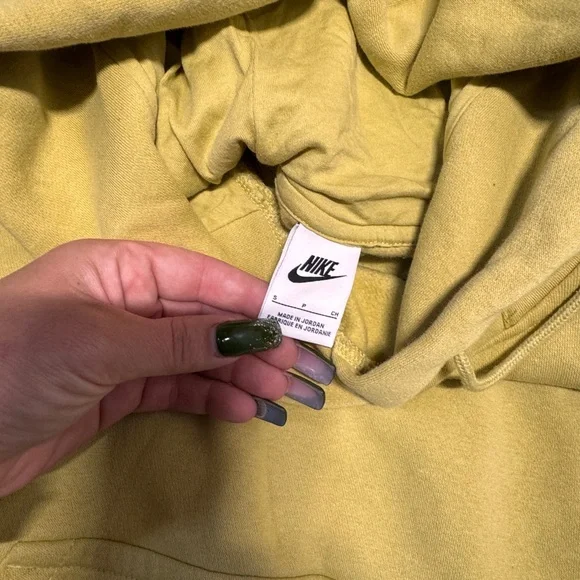 Nike woman’s mustard crop - Picture 3 of 5